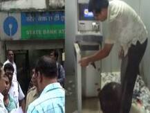 দমদমে গভীর রাতে এটিএম থেকে ৩২ লক্ষ টাকা লুঠ