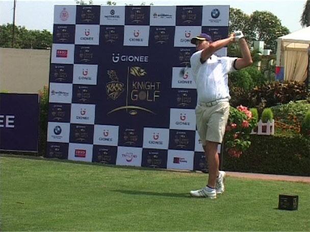 নিজে গল্ফ খেলতে ভালবাসেন। তাই সকলকে সামনে থেকে উদ্বুদ্ধ করেন কালিস। 