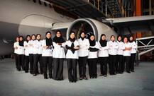 সৌদি আরবে মেয়েদের গাড়ি চালানো নিষিদ্ধ। কিন্তু সেদেশে সম্পূর্ণ মহিলাচালিত বিমান উড়ল। দেখুন সেই ঐতিহাসিক উড়ানের ছবি