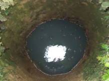 স্ত্রীকে জল দেয়নি প্রতিবেশী, নিজেই কুয়ো খুঁড়লেন স্বামী