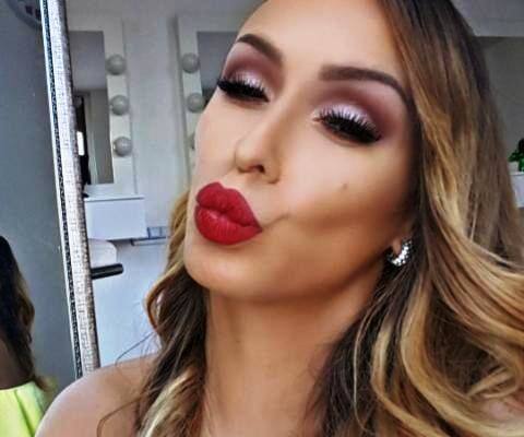 নাতনিকে ঠাকুমাই বলেছিলেন, মেকআপ করে দিতে