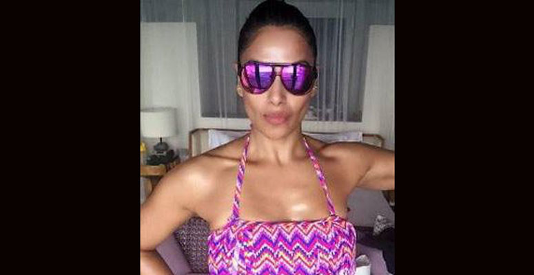  দেখুন, মালদ্বীপে হনিমুনে ব্যস্ত বিপাশা- করণের কিছু ফটো