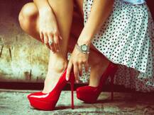 অফিসে হিল পরে আসেননি, চাকরি গেল তরুণীর