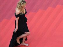 কান ২০১৬-এ চাঁদের হাট, রেড কার্পেটে খালি পায়ে হাঁটলেন জুলিয়া রবার্টস্ 