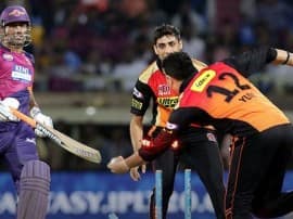 Watch Vintage Yuvraj Singh Celebrates After Running Out Ms Dhoni ভিডিওতে দেখুন মহেন্দ্র সিংহ ধোনিকে রান আউট করে যুবরাজ সিংহের উচ্ছ্বাস