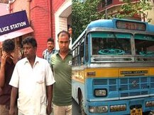 রাজভবনের সামনে চলন্ত বাসে তরুণীর শ্লীলতাহানি, গ্রেফতার বাসচালক ও কন্ডাকটর