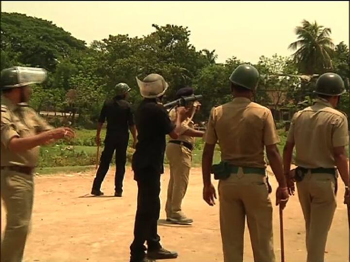 পুলিশ-জনতা দফায় দফায় খণ্ডযুদ্ধ।