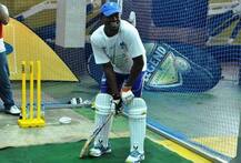 নেটে টানা ৫১ ঘণ্টা ব্যাট করে রেকর্ড রোয়ান্ডার অধিনায়কের। দেখুন সেই রেকর্ডের ছবি