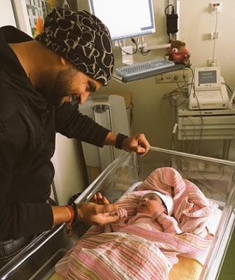 বাবা হয়েছেন সুরেশ রায়না। দেখুন তাঁর মেয়ের প্রথম ছবি