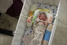 দেখুন ভিডিও: কান্নায় বিরক্ত হয়ে তিন দিনের শিশুর পা ভেঙে দিল হাসপাতালের কর্মী