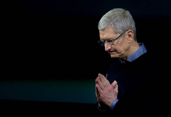 Apple Cuts Tim Cooks Pay As Iphone Sales Fall First Time কমেছে আইফোন বিক্রি, বার্ষিক রাজস্ব, টিম কুকের বেতন ১৫ শতাংশ ছাঁটল অ্যাপল