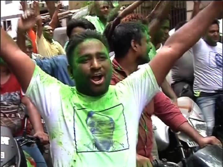 আলিমুদ্দিনের সামনে তৃণমূল সমর্থকদের উচ্ছ্বাস