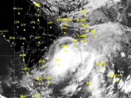 Heavy Rains To Lash Bengal As Cyclonic Storm Roanu Nears আসছে ঘুর্ণিঝড় 'রোয়ানু', রাজ্যে জারি সতর্কতা