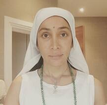 গ্ল্যামার দুনিয়ায় ছেড়ে এই মডেল এখন সন্ন্যাসিনী, দেখুন চিনতে পারেন কিনা