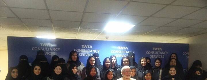 ৩৮ শতাংশ মানুষের মতে, মহিলা ও শিশুদের উপর সংঘটিত অপরাধ কমেছে। যদিও ৪৪ শতাংশ মানুষ সেটা মনে করেন না। মাত্র ১৮ শতাংশ মানুষ তাঁদের সাংসদকে দরকারের সময় পাশে পান বলে জানিয়েছেন। সেখানে ৬৬ শতাংশ মানুষই সাংসদকে পাশে পান না। ৬৭ শতাংশ মানুষের মতে, শহর পরিষ্কার-পরিচ্ছন্ন হয়েছে। ২৮ শতাংশ মানুষ অবশ্য এক্ষেত্রে কোনও বদল দেখছেন না।