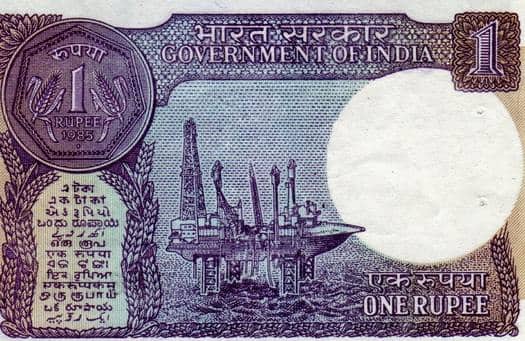বর্তমানে বন্ধ হয়ে যাওয়া এক টাকার নোট বাজারে ছাড়ত অর্থ মন্ত্রক। রিজার্ভ ব্যাঙ্কের গভর্নরের বদলে এই নোটে অর্থ মন্ত্রকের প্রিন্সিপ্যাল সচিবের সই থাকত।