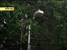 কলকাতা সহ দক্ষিণবঙ্গে ঝড়-বৃষ্টি, সিউড়িতে গাছ ভেঙে মৃত ১