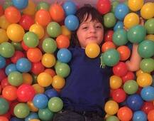 লন্ডনে কর্ণ জোহরের জন্মদিনের পার্টিতে শাহরুখ, আরিয়ান, নভ্য, করিনা, সেফ