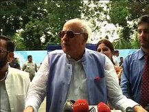 জাতীয় সঙ্গীতের সময় ফোনে কথা, বিতর্কে ফারুক আবদুল্লা