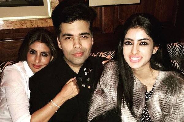 নব্যাকে শেষ দেখা গেছে কর্ণ জোহরের জন্মদিনের পার্টিতে, তাঁর মা শ্বেতার সঙ্গে। 