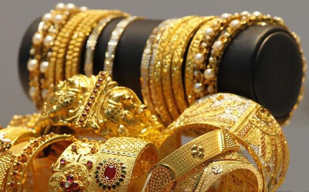 Buying Jewellery Over Rs 2 Lakh Cash To Attract 1 Tcs From Apr1 নগদে ২ লক্ষ টাকার বেশি গয়না কিনলেই দিতে হবে ১ শতাংশ কর! সিদ্ধান্ত কেন্দ্রের