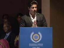 নিজের জীবনের গল্প বলে পড়ুয়াদের মন জয় করলেন শাহরুখ