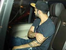 'সুলতান' ছবির শ্যুটে হাঙ্গেরি যাচ্ছিলেন অনুষ্কা শর্মা, বিমানবন্দরে তাঁকে ছাড়তে কে এলেন দেখুন