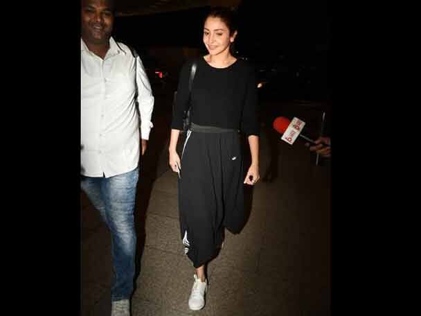 অনুষ্কা শর্মা ‘সুলতান’ ছবির শ্যুটিংয়ের জন্যে যাচ্ছিলেন হাঙ্গেরি। তাঁকে বিমানবন্দরে ছাড়তে এলেন বিরাট কোহলি