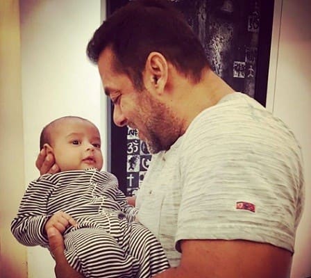 ইন্সটাগ্রামে ছোট্ট আহিলের বেশ কিছু ছবি শেয়ার করেছেন অর্পিতা। 