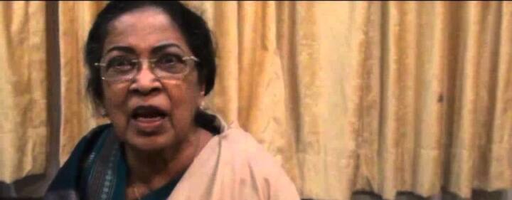 ১৯৭১ সালে স্বামী অরবিন্দ দেশপাণ্ডের সঙ্গে মিলে ‘আবিষ্কার’ নামে একটি নাটকের দল গড়ে তোলেন সুলভা।
