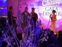 বিরাটের চ্যারিটি ইভেন্টে গান গাইলেন ধোনি