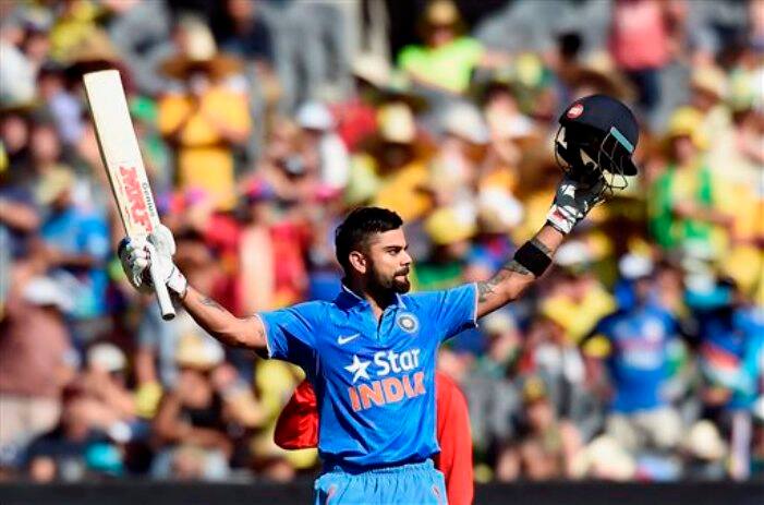 কিন্তু যথারীতি এক নম্বরে সেই বিরাট কোহালি। তর্কাতীতভাবে বিশ্বের সেরা ব্যাটসম্যান বিরাটের ব্যাটেও স্টিকার রয়েছে। আর এ জন্য তাঁকে ৮ কোটি টাকা দেয় এমআরএফ। 