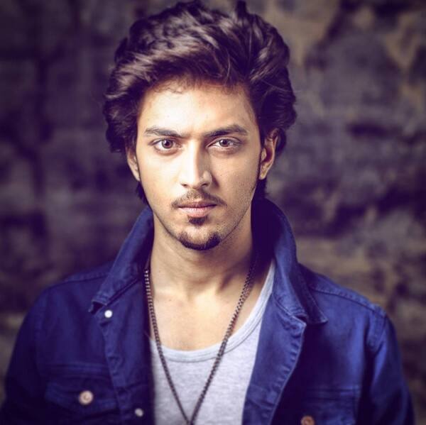 ‘পেয়ার তুনে কেয়া কিয়া’ সিরিয়ালের একটি পর্বে অভিনয় করেছেন কিংশুক। ছবি সৌজন্যে ফেসবুক ও ইনস্টাগ্রাম