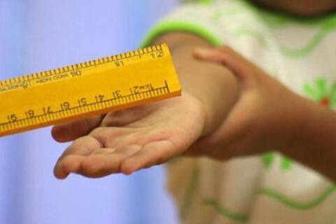 ২ টাকার খাবার চুরির অপরাধে নগ্ন করে ২ শিশুকে প্যারেড করাল মুম্বইয়ের দোকানি