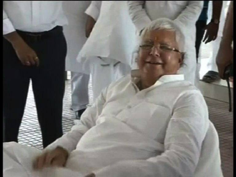 Lalu Credits Wife Rabri Devi For Rss Changing Dress Code To Start Wearing Trousers Replacing Half Pants আরএসএস হাফপ্যান্ট ছেড়ে ট্রাউজার্স ধরতে বাধ্য হল রাবড়ির জন্যই! কটাক্ষ লালুর