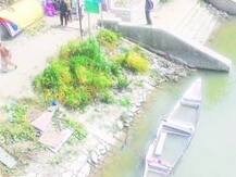 ব্যাগ তুলতে গিয়ে তলিয়ে গেলেন মাঝি, তাকালেনও না পর্যটকরা