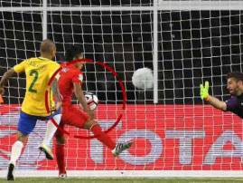 বিতর্কিত 'হ্যান্ড-গোলে' কোপা আমেরিকা থেকে বিদায় ব্রাজিলের