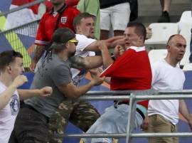 ইউরো কাপ: স্টেডিয়ামে সমর্থক হাঙ্গামার জের, রাশিয়াকে বহিষ্কারের হুঁশিয়ারি, জরিমানা উয়েফার