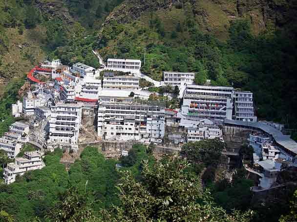 Woman pilgrim on way to Vaishno Devi shrine killed by shooting stone বৈষ্ণোদেবী মন্দিরে যাওয়ার পথে পাথর পড়ে মৃত্যু তরুণী তীর্থযাত্রীর