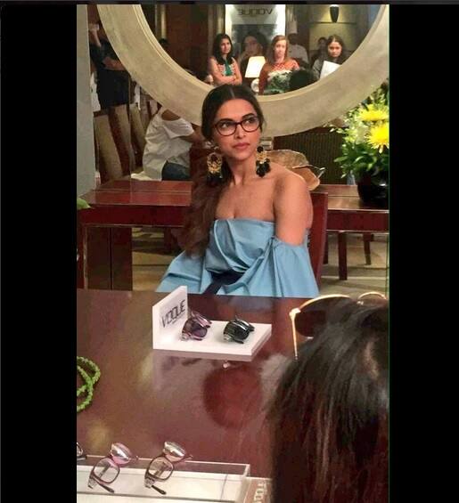  সেখানে দীপিকার দিকেই নজর পড়েছিল সবার।