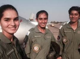 India S First Women Fighter Pilots Get Wings ভারতীয় বায়ুসেনার মুকুটে নয়া পালক, এই প্রথম যুদ্ধবিমানে তিন মহিলা পাইলট