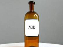 উলট পুরাণ ! বিয়েতে নারাজ, বয়ফ্রেন্ডকে অ্যাসিড ছুঁড়ে মারলেন বিবাহিত মহিলা