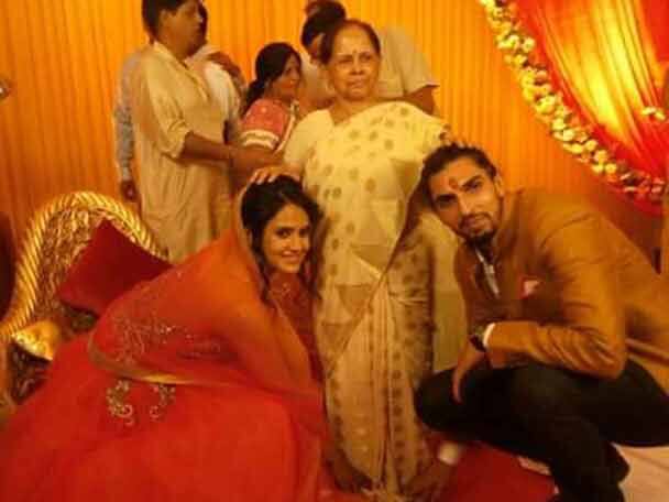 প্রতিমার দিদি, বোনেরাও দেশের হয়ে বাস্কেটবল খেলেছেন। এক বোন প্রশান্তি ভারতীয় দলের নেত্রী ছিলেন। আকাঙ্খা এখনও খেলছেন। বড় দিদি প্রিয়ঙ্কা আগে খেলতেন, এখন পাতিয়ালায় কোচিং করাচ্ছেন