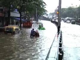 Bittersweet Monsoon For Mumbaikars As Rains Bring Traffic Woes Besides Respite শান্তির বৃষ্টিতে বিপর্যস্ত মুম্বইয়ের ট্র্যাফিক পরিষেবা, বন্ধ ট্রেন, ধর্মঘটে অটো-ট্যাক্সি