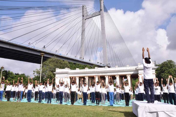 প্রায় ২,৯০০ এনসিসি ক্যাডেট এদিন যোগাসনে অংশগ্রহণ করেন।-নিজস্ব চিত্র