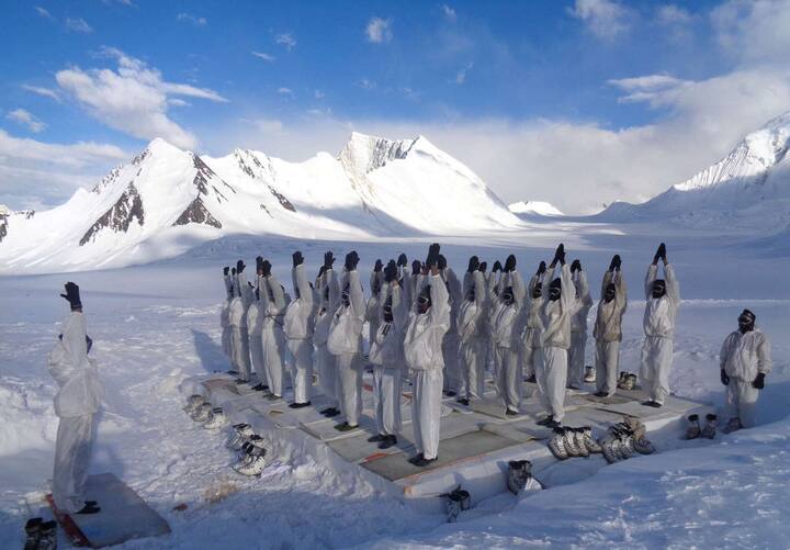 সেখানে বছরভর তাপমাত্রা হীমাঙ্কের নীচে থাকে।ছবি সৌজন্য: প্রতিরক্ষামন্ত্রক