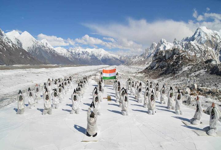 সমুদ্রতল থেকে প্রায় ২০ হাজার ফুট উচ্চতায় অবস্থিত সিয়াচেন।ছবি সৌজন্য: প্রতিরক্ষামন্ত্রক