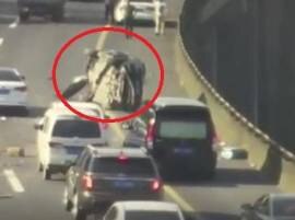 Watch Car Crashes Into Divider Turns Turtle Several Times Before Being Completely Destroyed ভয়াবহ দুর্ঘটনার পরেও প্রাণে বাঁচলেন চালক, দেখুন ভিডিও