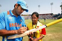 ধোনিকে শ্রদ্ধা জানিয়ে কী বললেন এই পাকিস্তানি মডেল, ছবিতে দেখুন!