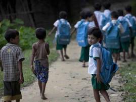 শিশুর স্কুলে ভর্তির ফি দিতে এগিয়ে এলেন সহৃদয় বিচারপতি